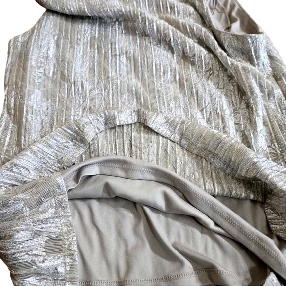 R&M‎ Richards Metallic Silver Sleeveless Blouse – Size 12 NWT - Picture 4 of 10